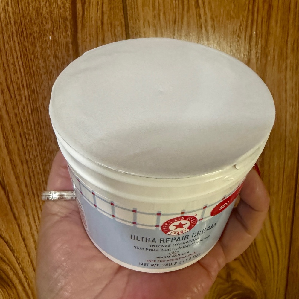 FIRST AID BEAUTY Ultra Repair Cream (Warm Vanilla) - Picture 5 of 7